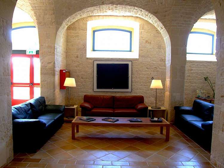 Soggiorno a Alberobello e Self drive in Puglia 6G con guida privata